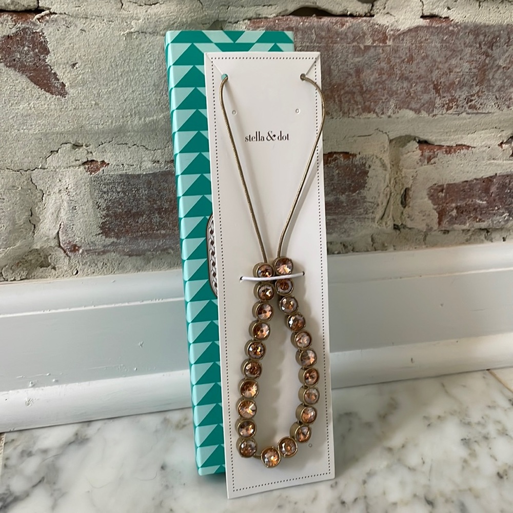 Stella and Dot Vida Necklace- NEW in box